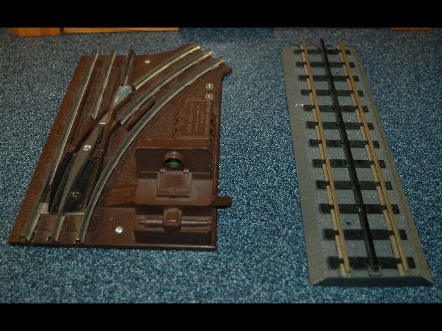 LIONEL TRAIN TRACK SET & TRAINMASTER TRANSFORMER REMOTE CONTROL SWITCH 